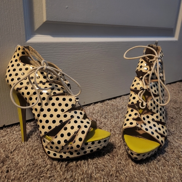 Heels - Picture 3 of 3